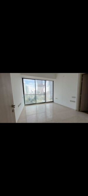 Room in 4 BHK Apartment at Rustomjee Crown, Prabhadevi – for Rent