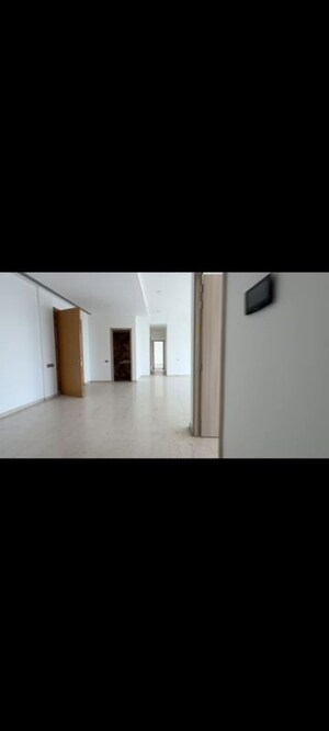 Room in 4 BHK Apartment at Rustomjee Crown, Prabhadevi – for Rent