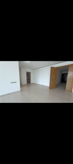 Room in 4 BHK Apartment at Rustomjee Crown, Prabhadevi – for Rent
