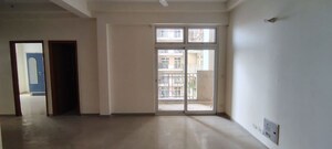 Room in 3.5 BHK Apartment at Amrapali Silicon City, Sector 76 – for Rent