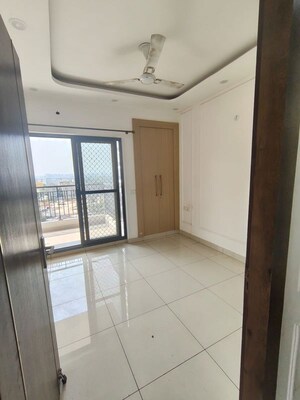 Kitchen in 3.5 BHK Apartment at Amrapali Silicon City, Sector 76 – for Rent