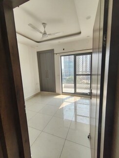 3.5 BHK + Servant Room Apartment For Rent in Amrapali Silicon City