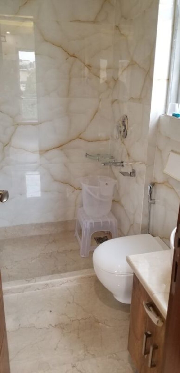 Bathroom, lajpat nagar ii 2 Bedroom 1000 Sq.Ft. Builder Floor In Lajpat Nagar ii Delhi 10498716