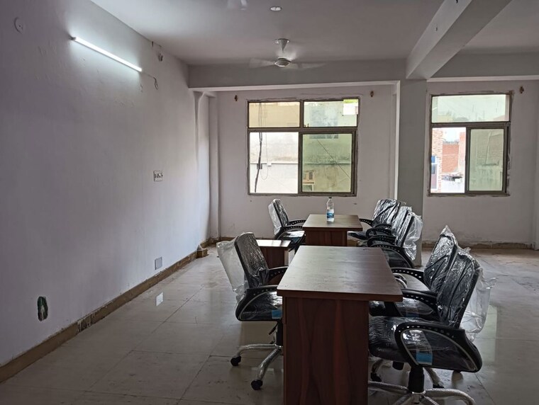 Team Area, mayur vihar Commercial Office Space 1050 Sq.Ft. In Mayur Vihar Delhi 10498739
