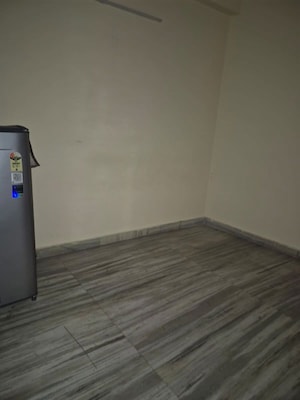 Room in 1.5 BHK Builder Floor at Mayur Vihar – for Sale