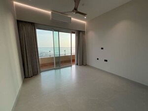 Room in 4 BHK Apartment at Lokhandwala Minerva Mahalaxmi, Mahalaxmi – for Rent