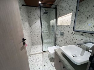 Bathroom in 4 BHK Apartment at Lokhandwala Minerva Mahalaxmi, Mahalaxmi – for Rent