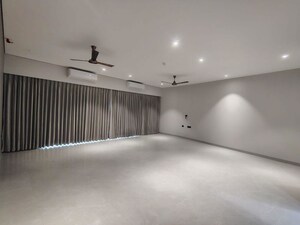 Balcony in 4 BHK Apartment at Lokhandwala Minerva Mahalaxmi, Mahalaxmi – for Rent