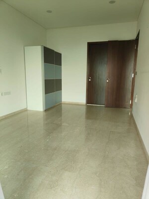 Room in 3 BHK Apartment at Lokhandwala Minerva Mahalaxmi, Mahalaxmi – for Rent