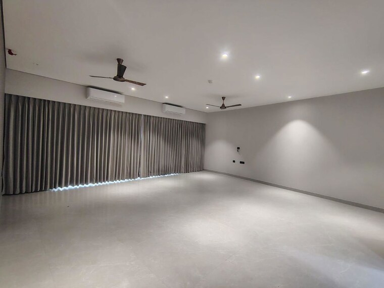 Balcony, lokhandwala-minerva-mahalaxmi 3 Bedroom 2000 Sq.Ft. Apartment In Mahalaxmi Mumbai 10498765