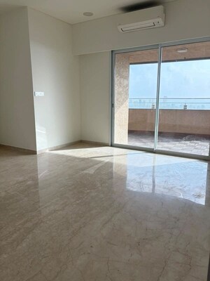 Room in 3 BHK Apartment at Lokhandwala Minerva Mahalaxmi, Mahalaxmi – for Rent