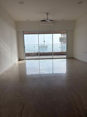 Room in 3 BHK Apartment at Lokhandwala Minerva Mahalaxmi, Mahalaxmi – for Rent