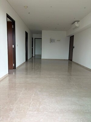 Room in 3 BHK Apartment at Lokhandwala Minerva Mahalaxmi, Mahalaxmi – for Rent