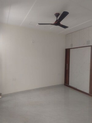 Room in 2 BHK Builder Floor at Sector 7 – for Rent
