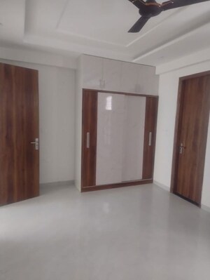 Room in 2 BHK Builder Floor at Sector 7 – for Rent