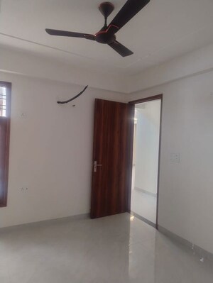 Room in 2 BHK Builder Floor at Sector 7 – for Rent