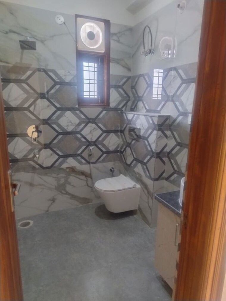 Bathroom, sector 7 2 Bedroom 1550 Sq.Ft. Builder Floor In Sector 7 Gurgaon 10498827