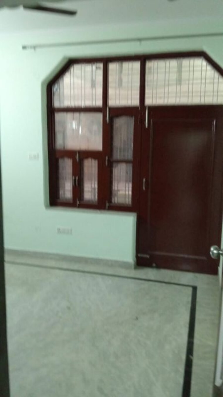 Room, sector 9 3 Bedroom 1750 Sq.Ft. Builder Floor In Sector 9 Gurgaon 10498835