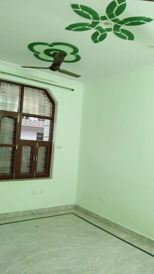 Parking in 3 BHK Builder Floor at Sector 9 – for Rent