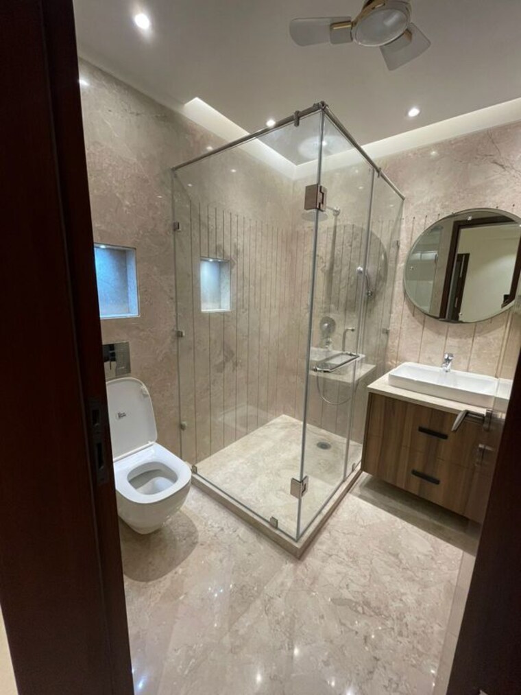 Bathroom, safdarjung enclave 3 Bedroom 1800 Sq.Ft. Builder Floor In Safdarjung Enclave Delhi 10498861
