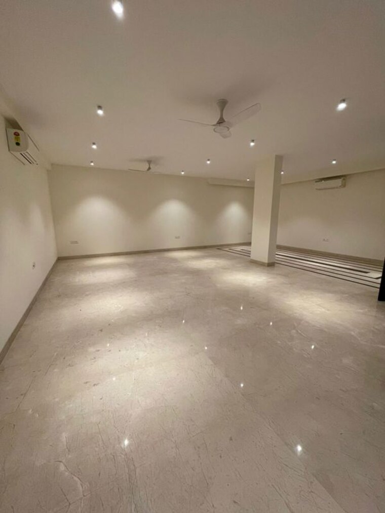 Room, safdarjung development area 5 Bedroom 4500 Sq.Ft. Builder Floor In Safdarjung Development Area Delhi 10498863
