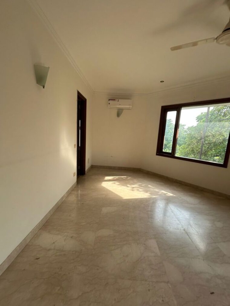 Room, safdarjung development area 5 Bedroom 4500 Sq.Ft. Builder Floor In Safdarjung Development Area Delhi 10498863
