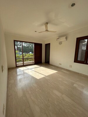 Room in 5 BHK Builder Floor at Safdarjung Development Area – for Sale