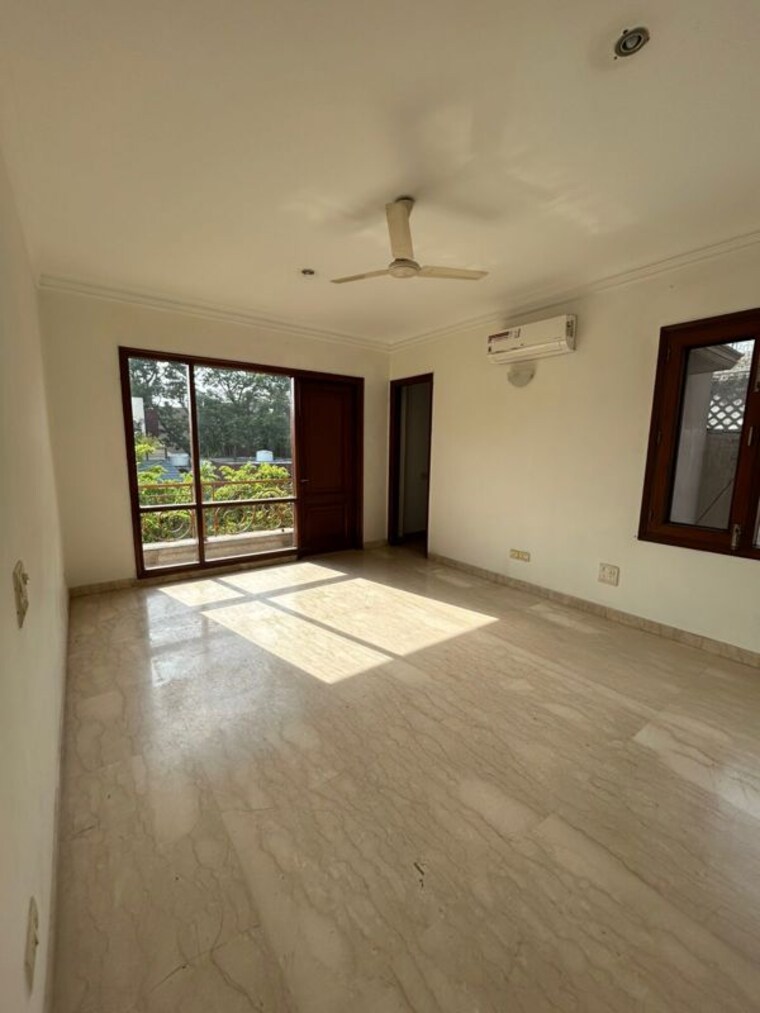 Room, safdarjung development area 5 Bedroom 4500 Sq.Ft. Builder Floor In Safdarjung Development Area Delhi 10498863