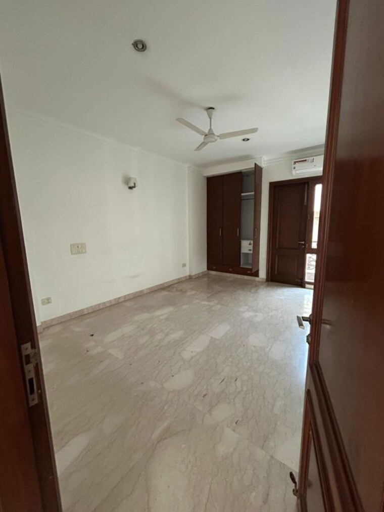 Room, safdarjung development area 5 Bedroom 4500 Sq.Ft. Builder Floor In Safdarjung Development Area Delhi 10498863