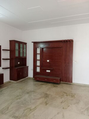 Room in 3.5 BHK Builder Floor at Ansals Sushant City – for Rent