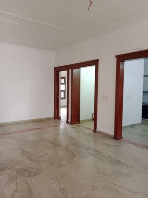 Room in 3.5 BHK Builder Floor at Ansals Sushant City – for Rent
