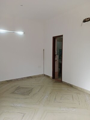 Room in 3.5 BHK Builder Floor at Ansals Sushant City – for Rent