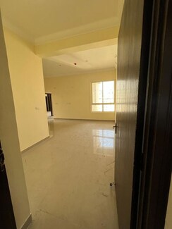 3 BHK + Servant Room Apartment For Rent in Mahagun Moderne - Avlon and Betina