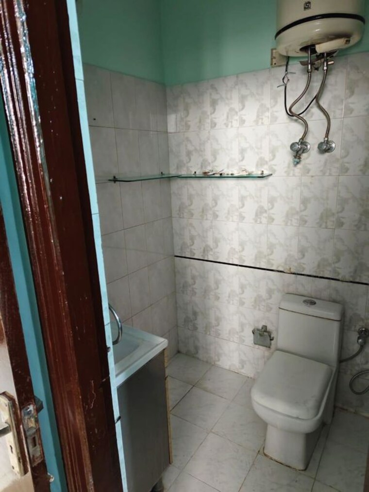 Bathroom, ansal-harmony-homes 3 Bedroom 1600 Sq.Ft. Builder Floor In Sector 57 Gurgaon 10498880