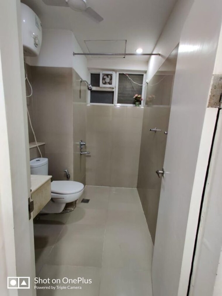 Bathroom, emaar-the-palm-drive-the-premier-terraces 3 Bedroom 1950 Sq.Ft. Apartment In Sector 66 Gurgaon 10498888