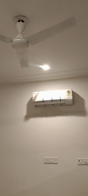 Furnished Amenities in 1 BHK Apartment at Sushant Lok 3, Sector 57 – for Rent
