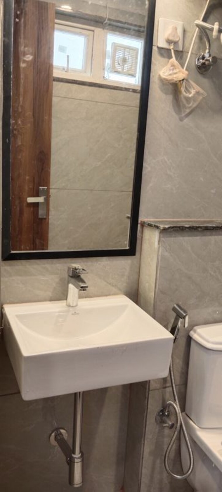 Bathroom, sushant-lok-3 1 Bedroom 500 Sq.Ft. Apartment In Sector 57 Gurgaon 10496401