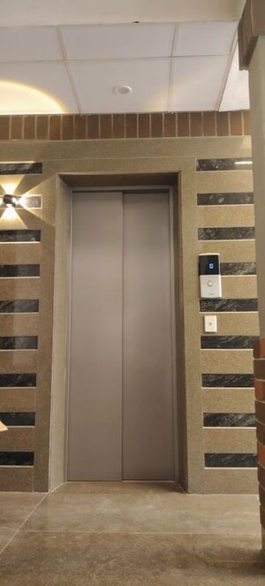 Lift in 1 BHK Apartment at Sushant Lok 3, Sector 57 – for Rent