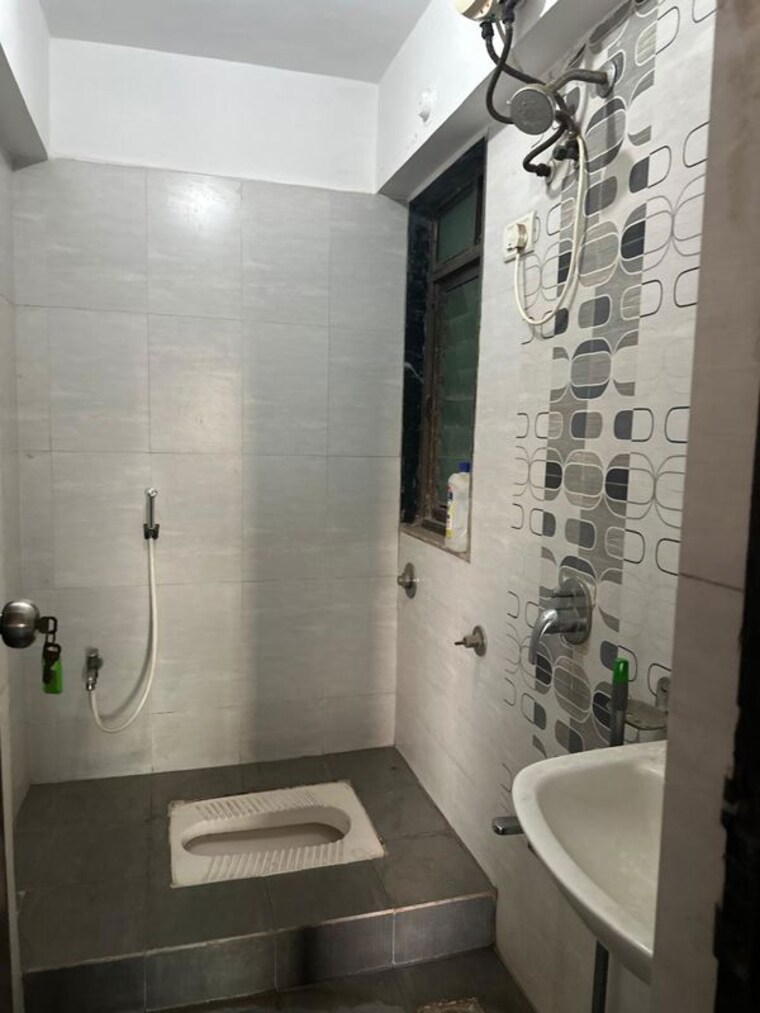 Bathroom, triveni-chs-malad-west 1 Bedroom 390 Sq.Ft. Apartment In Malad West Mumbai 10498900