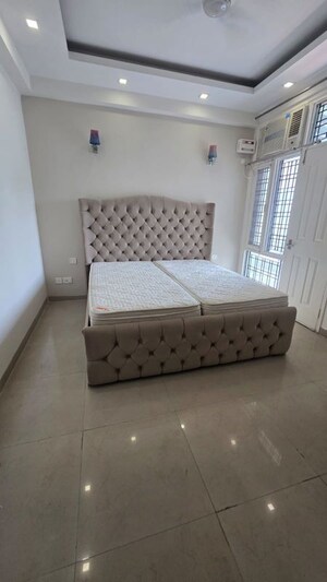 Bathroom in 1 BHK Builder Floor at Suncity – for Rent