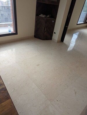 Room in 3 BHK Builder Floor at Sector 32 – for Rent