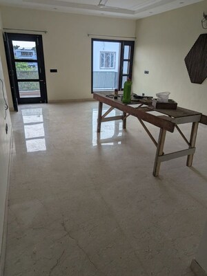 Gym in 3 BHK Builder Floor at Sector 32 – for Rent