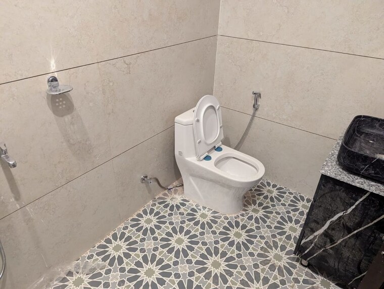 Bathroom, sector 32 3 Bedroom 2500 Sq.Ft. Builder Floor In Sector 32 Chandigarh 10498958