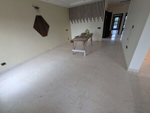 3 BHK Builder Floor For Rent in Sector 32