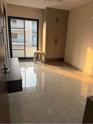 Room in 3 BHK Builder Floor at Sector 41 – for Rent