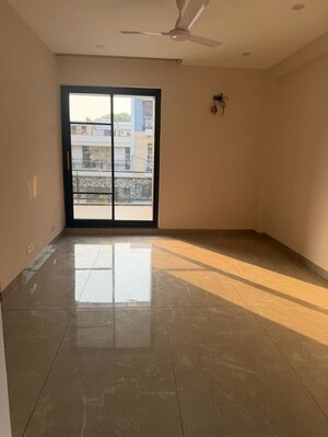 Room in 3 BHK Builder Floor at Sector 41 – for Rent
