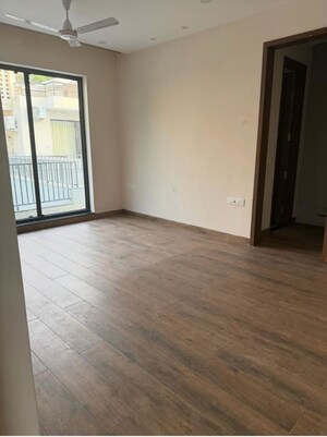 Room in 3 BHK Builder Floor at Sector 41 – for Rent