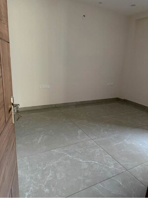 Room in 3 BHK Builder Floor at Sector 41 – for Rent