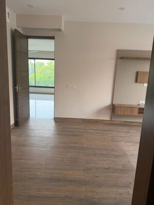 Room in 3 BHK Builder Floor at Sector 41 – for Rent