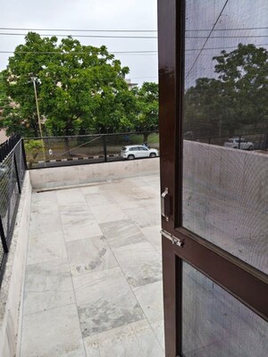 Balcony in 1 BHK Builder Floor at Sector 32 – for Rent